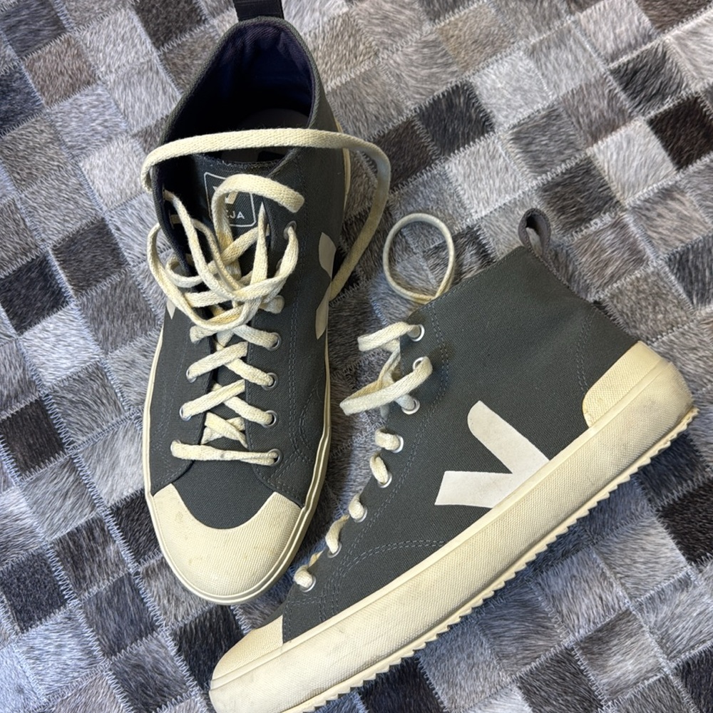 Veja Nova High Top Sneaker size 11 - Picture 5 of 7